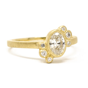 Scattering Light White Diamond Cluster Ring