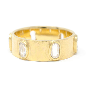 Grounded Large Oval Diamond Band