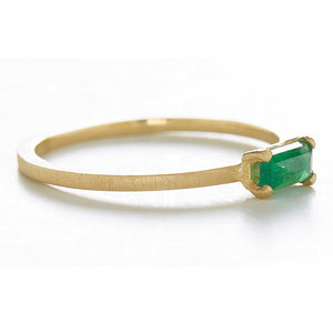 Dreamy Emerald Horizontal Ring