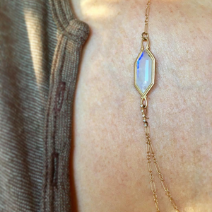 Clover Drape Hexagon Necklace